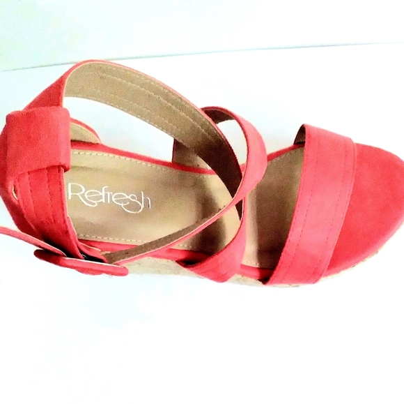 Coral Wedge, ankle adjustable buckle for closure - Picture 3 of 5